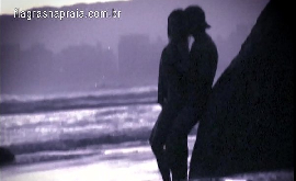Mulher fazendo sexo na praia com ficante do tinder